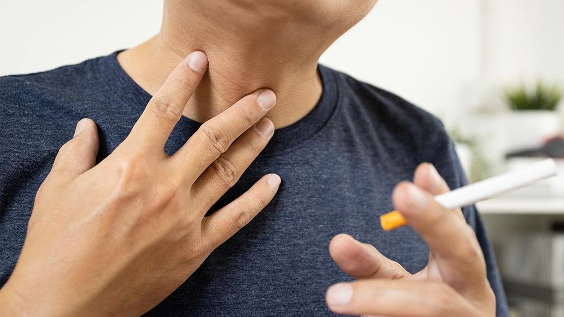 COPD是一種呼吸道長期發炎導致阻塞的疾病，典型症狀為「咳、痰、悶、喘」。若有呼吸困難等警號，應及早戒煙並就醫治療，以減緩病情惡化、改善生活質素。