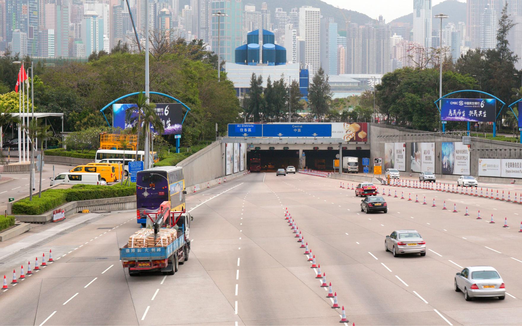 駕駛執照制度確保駕駛者具備基本交通規則及安全駕駛知識，減少道路風險。