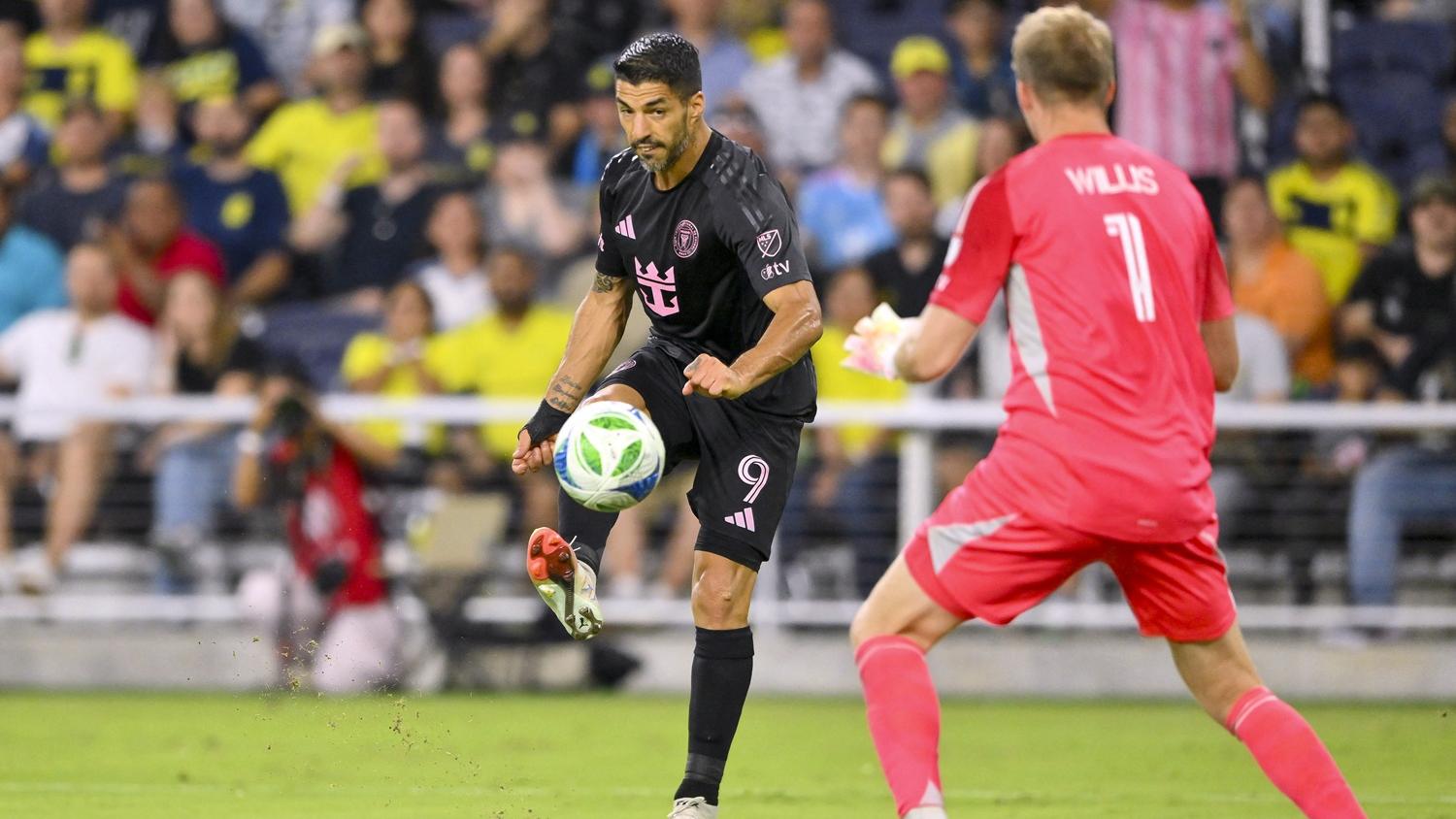 蘇亞雷斯在對拿舒維爾賽後被追罰。(路透社)