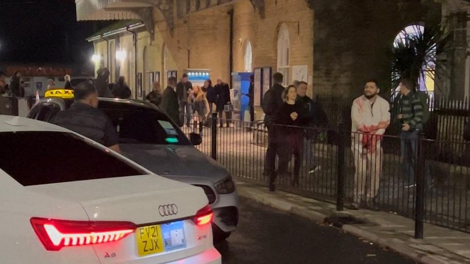 英列車驚爆瘋狂斬人案 9人命危 2疑兇被捕 反恐部門介入調查