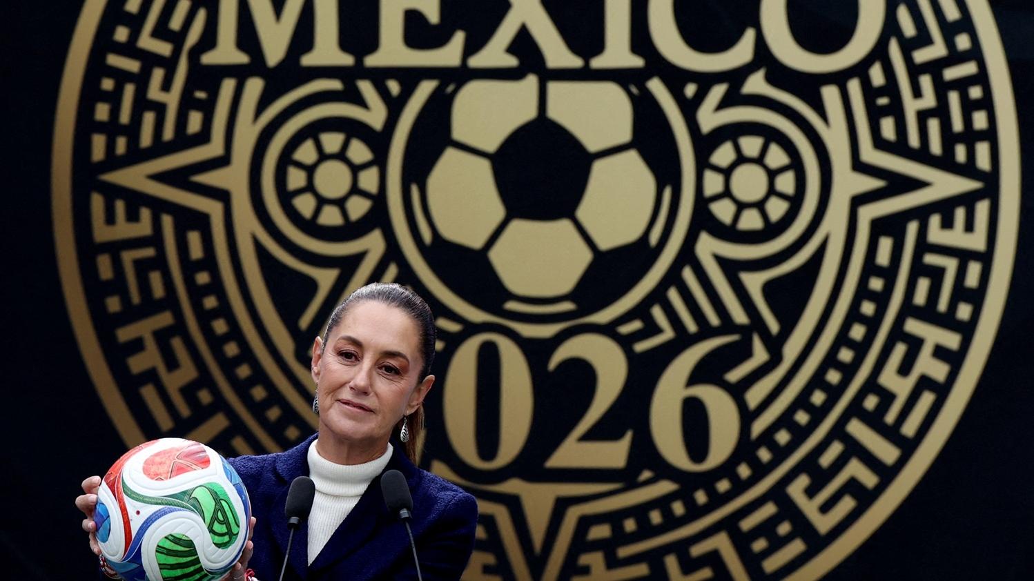 墨西哥總統辛鮑姆出席世界盃的記者會。(路透社)