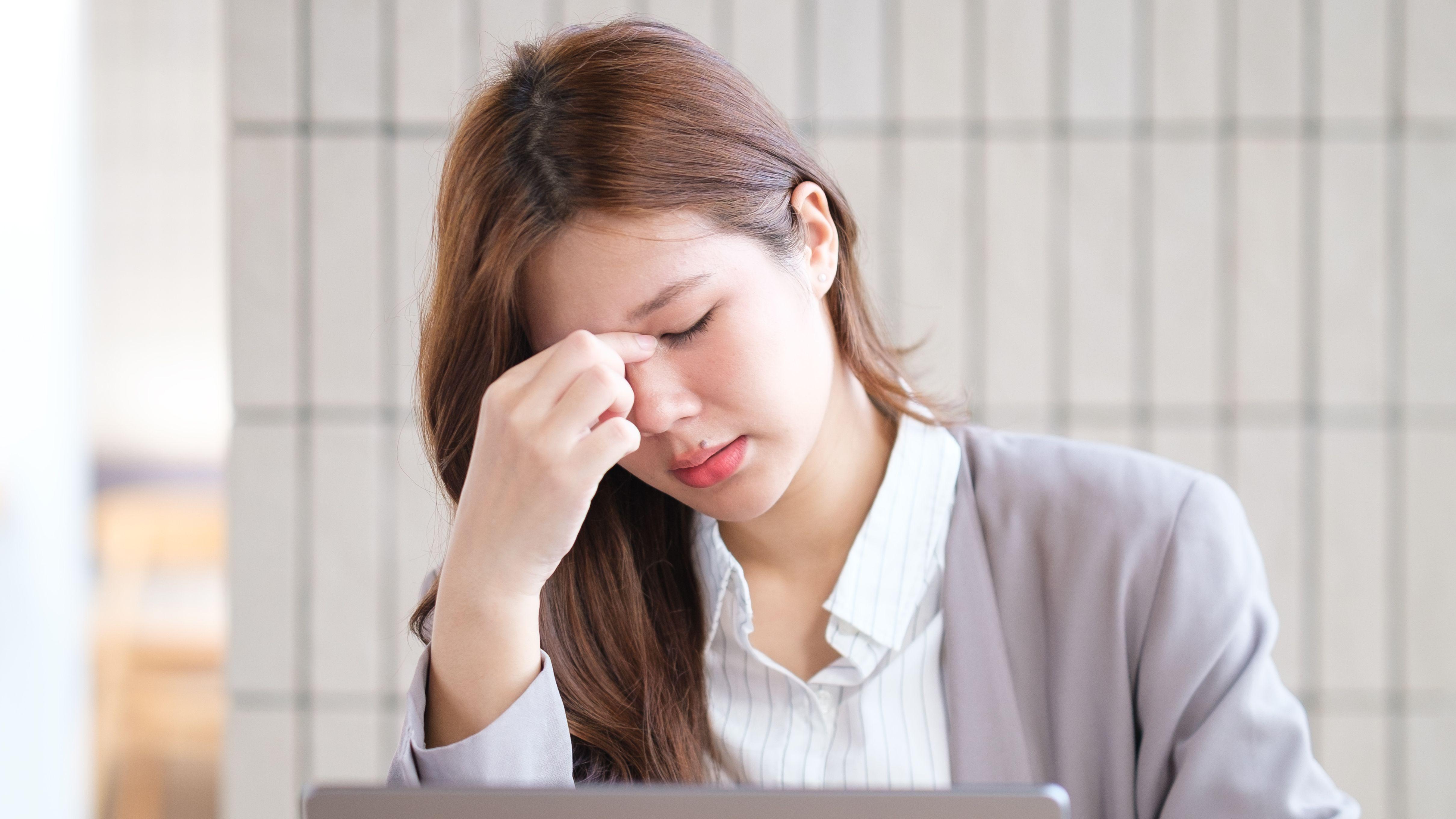 營養師 營養 生氣  皺眉 皺紋 怒氣 壓力 心情