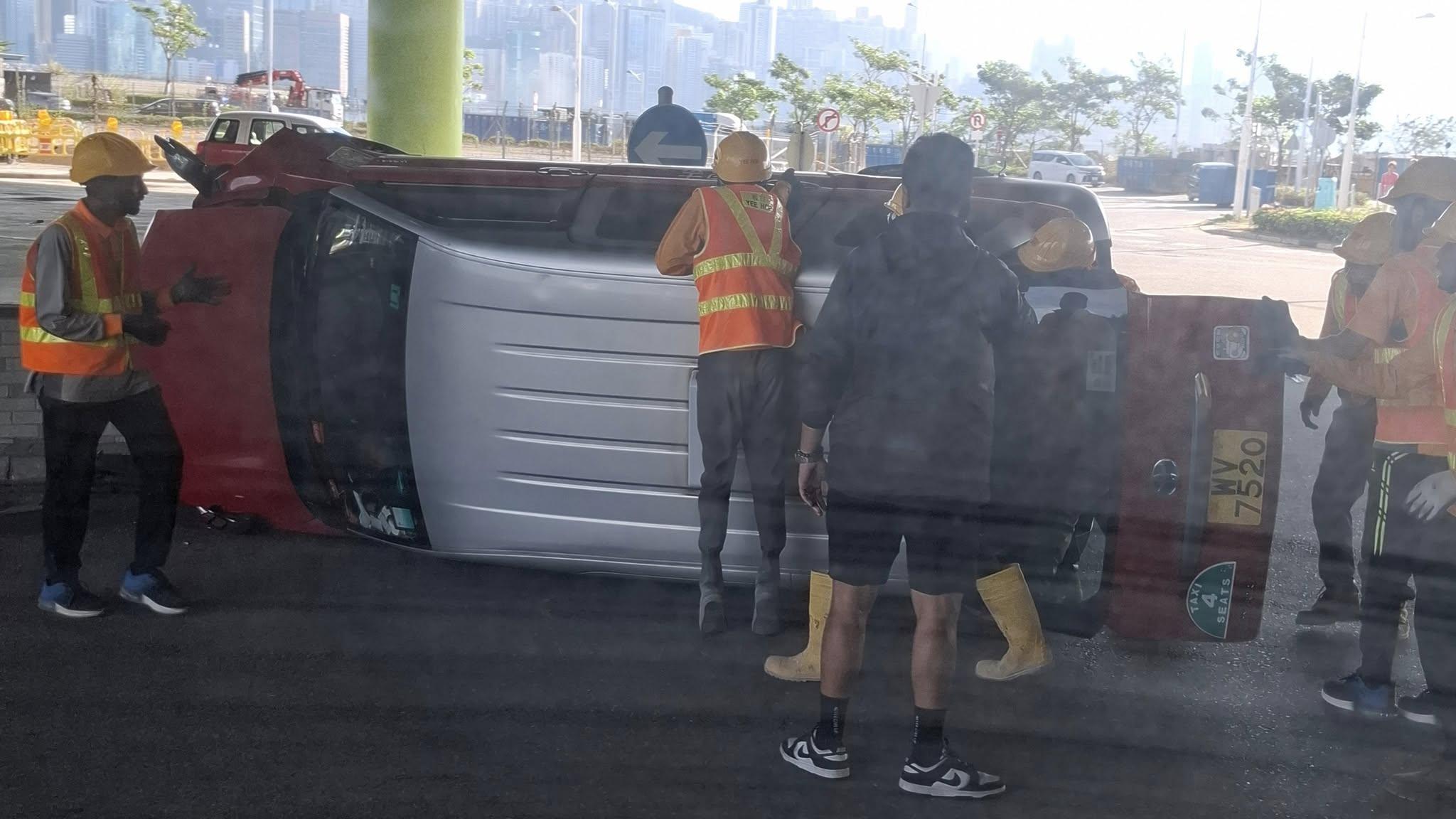 啟德承豐道發生交通意外。（fb「馬路的事討論區」圖片）