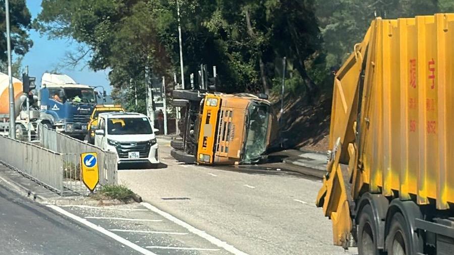 青衣發生交通意外。（fb「車cam L（香港群組）」圖片）