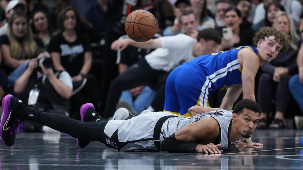 馬刺中鋒雲班耶馬（Victor Wembanyama）因小腿拉傷將缺陣至少數周。（美聯社）