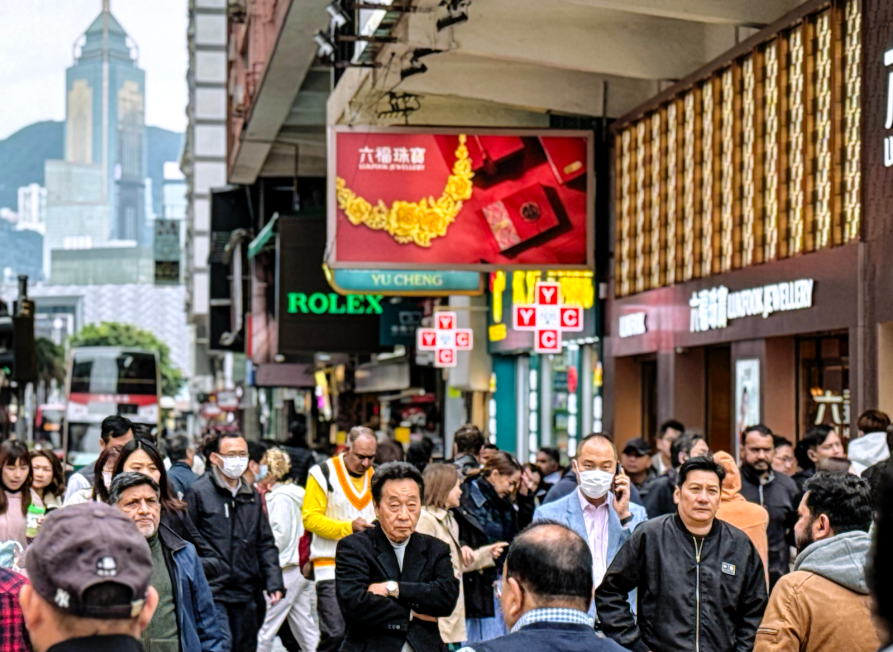 天文台指一股達強風程度的東北季候風正影響廣東沿岸。此外，一道雲帶覆蓋該區及南海北部。(中通社資料圖片)