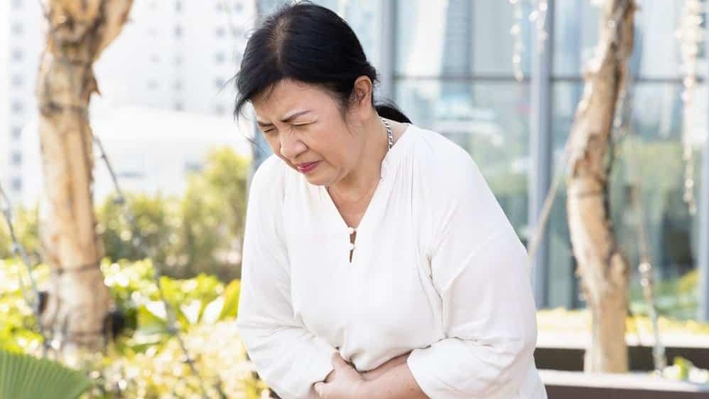 腹痛若反覆發生、無法以一般胃腸藥物改善，應及早就醫檢查。