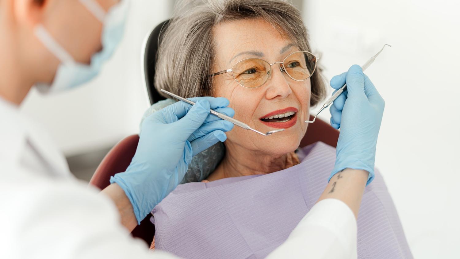 口腔，是最早老化的地方——從牙齦、唾液到面形支撐的「青春倒數」