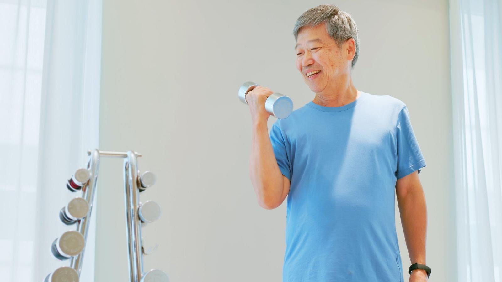 有些人追求次數或重量， Leo Mathew物理治療師提醒，比起這些更應優先考慮動作的品質，以避免運動傷害，也能確保穩定進步。