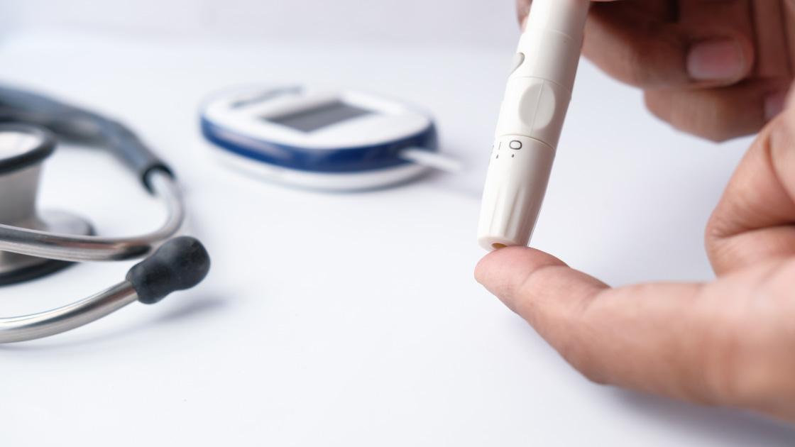 糖尿病控制關鍵在「正確監測」，隨著連續血糖監測器(CGM)普及，病友應善用科技精準控糖，唯有掌握完整數據，才能穩定血糖、預防併發症。