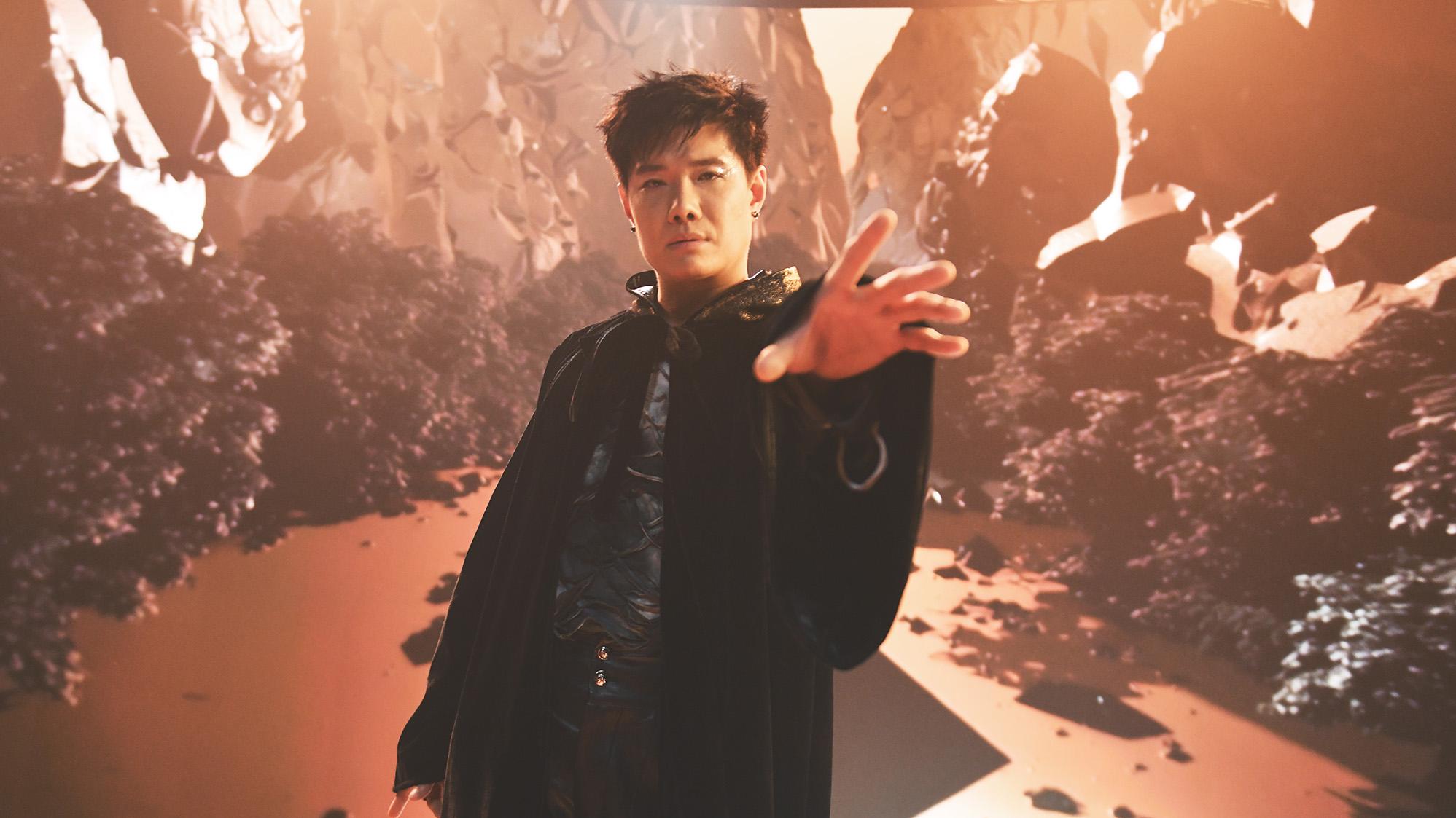 張與辰新歌《Novara》MV終於有得睇 大玩宇宙異形概念