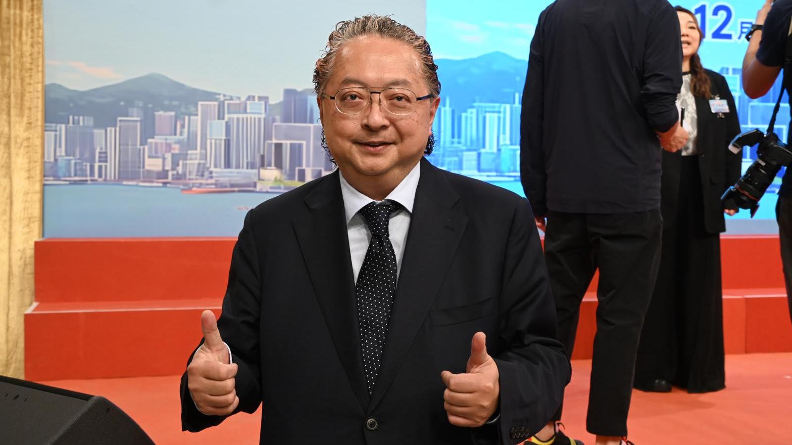 何哲圖當叻哥講笑無嬲到 同太太唔排除同曾志偉再合作