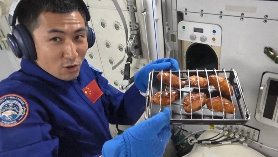 中國太空人食物｜由楊利偉食月餅到中國空間站製雞翼進化史