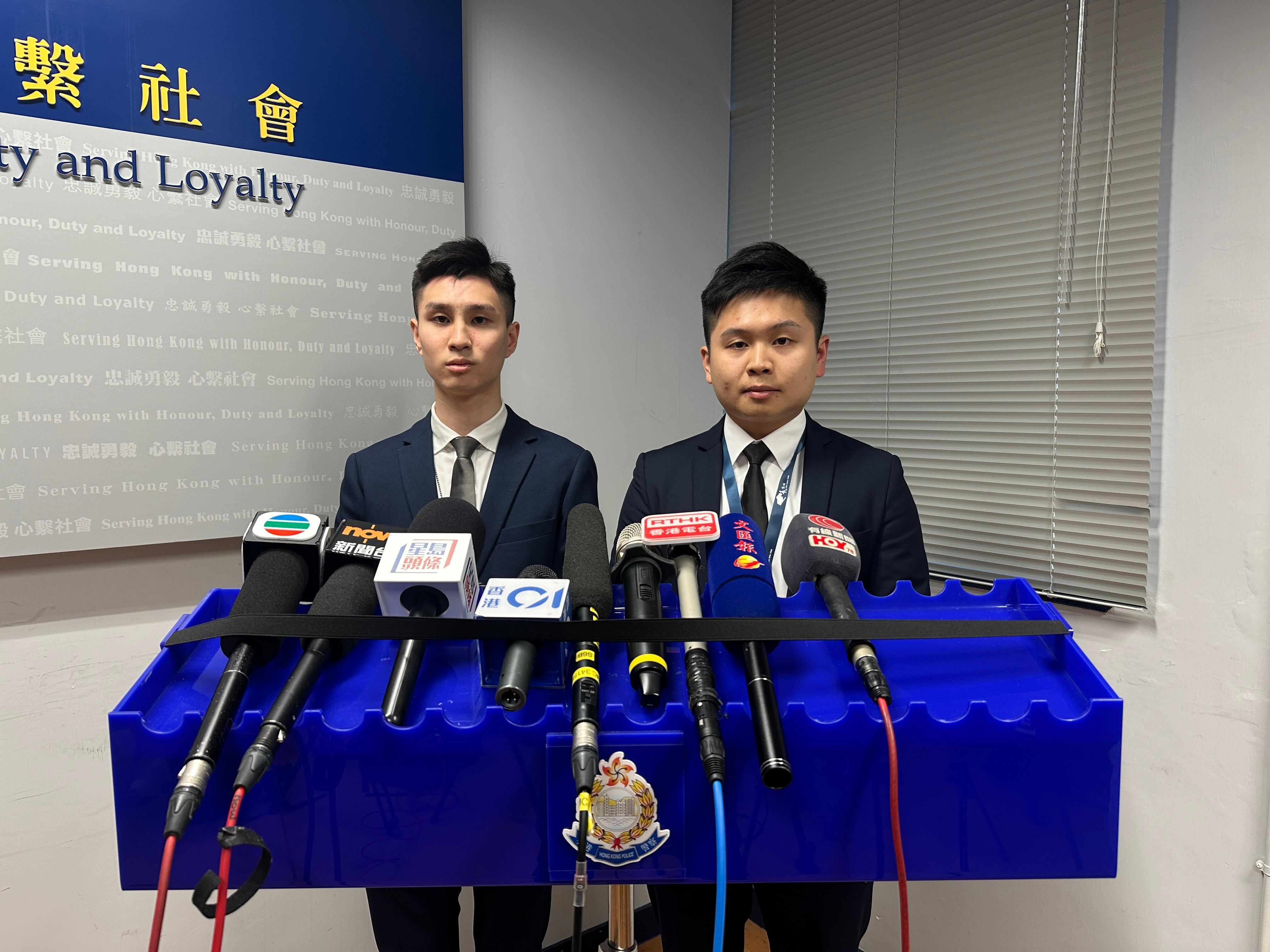 兩男分別涉盜竊及刑毁選舉旗幟被捕，包括14歲學生。