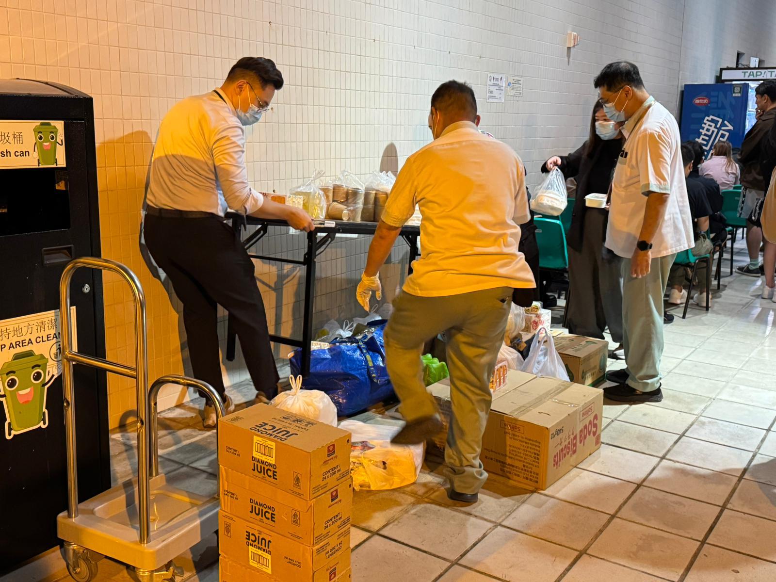 大埔宏福苑五級火｜市民經外賣平台送物資到醫院　工權會籲停止免浪費 (工權會提供)