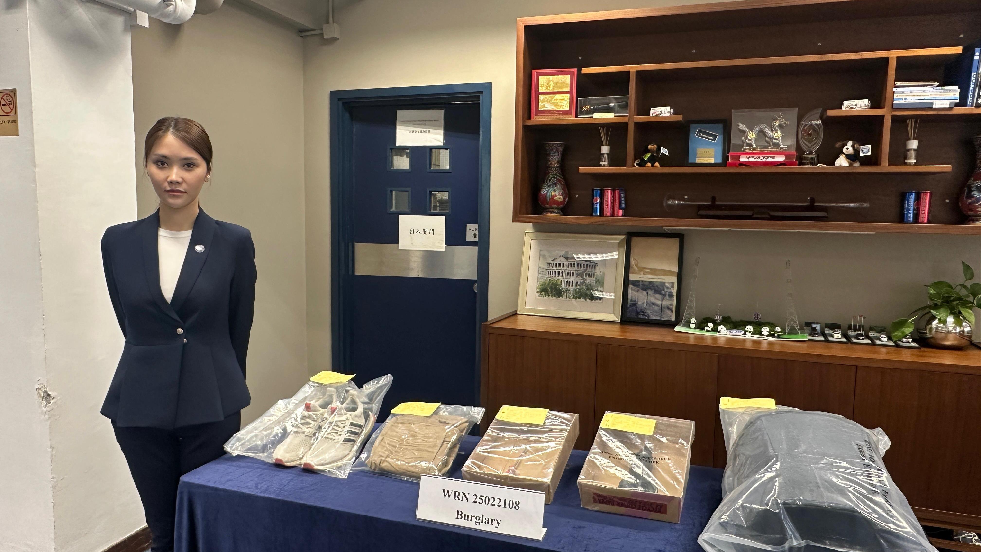 警員檢獲疑犯犯案時的衣物及爆竊工具