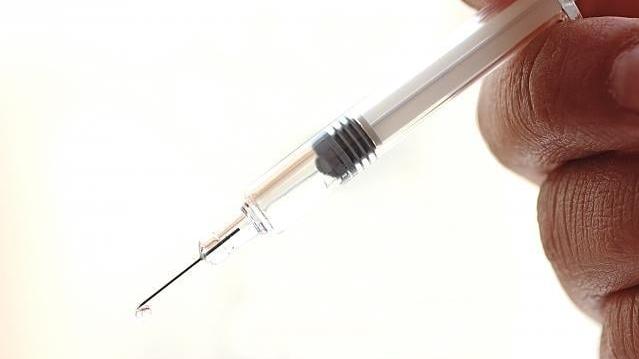 醫生聽錯指示注射5倍劑量藥 五旬婦心肺一度停止險死。（示意圖／非涉事畫面）