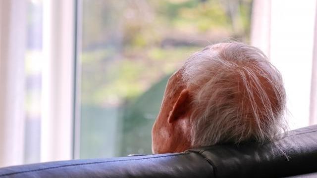 澳洲研究70歲以上老人聽音樂可降低認知障礙症風險。（示意圖／photoAC）