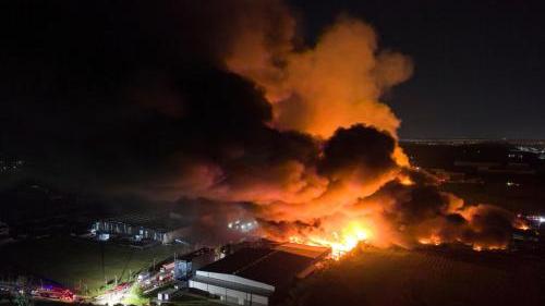 阿根廷一處工業園區爆炸起火。（圖／美聯社）