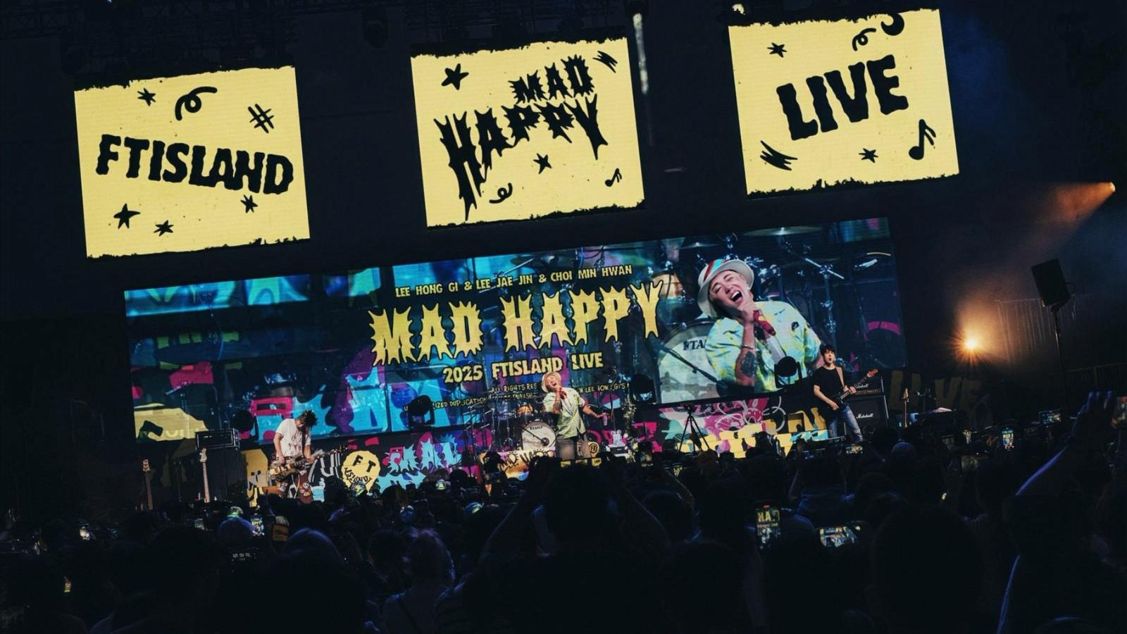 FTISLAND巡演香港站完滿落幕 李洪基突襲粉絲拋香蕉結他pick