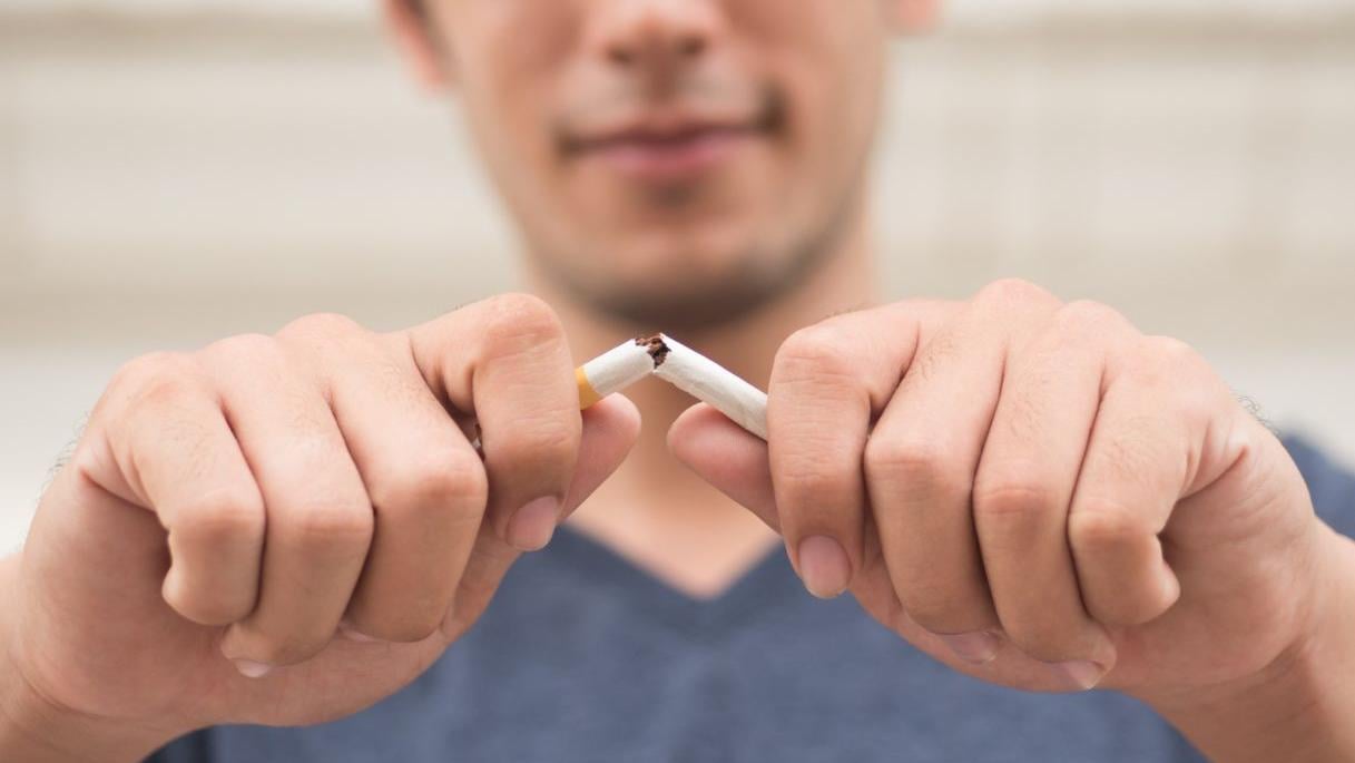 英國倫敦大學學院研究結果顯示，與持續吸煙者相比，戒煙者的「語言流暢性」退化速度下降近五成，記憶力衰退的速度也減緩約兩成。