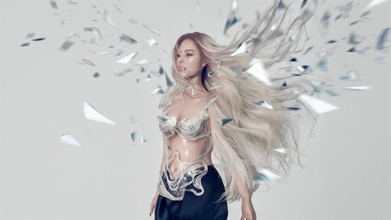 Gin Lee明年2月紅館未知性感底線 大膽戰衣拍海報震撼同事