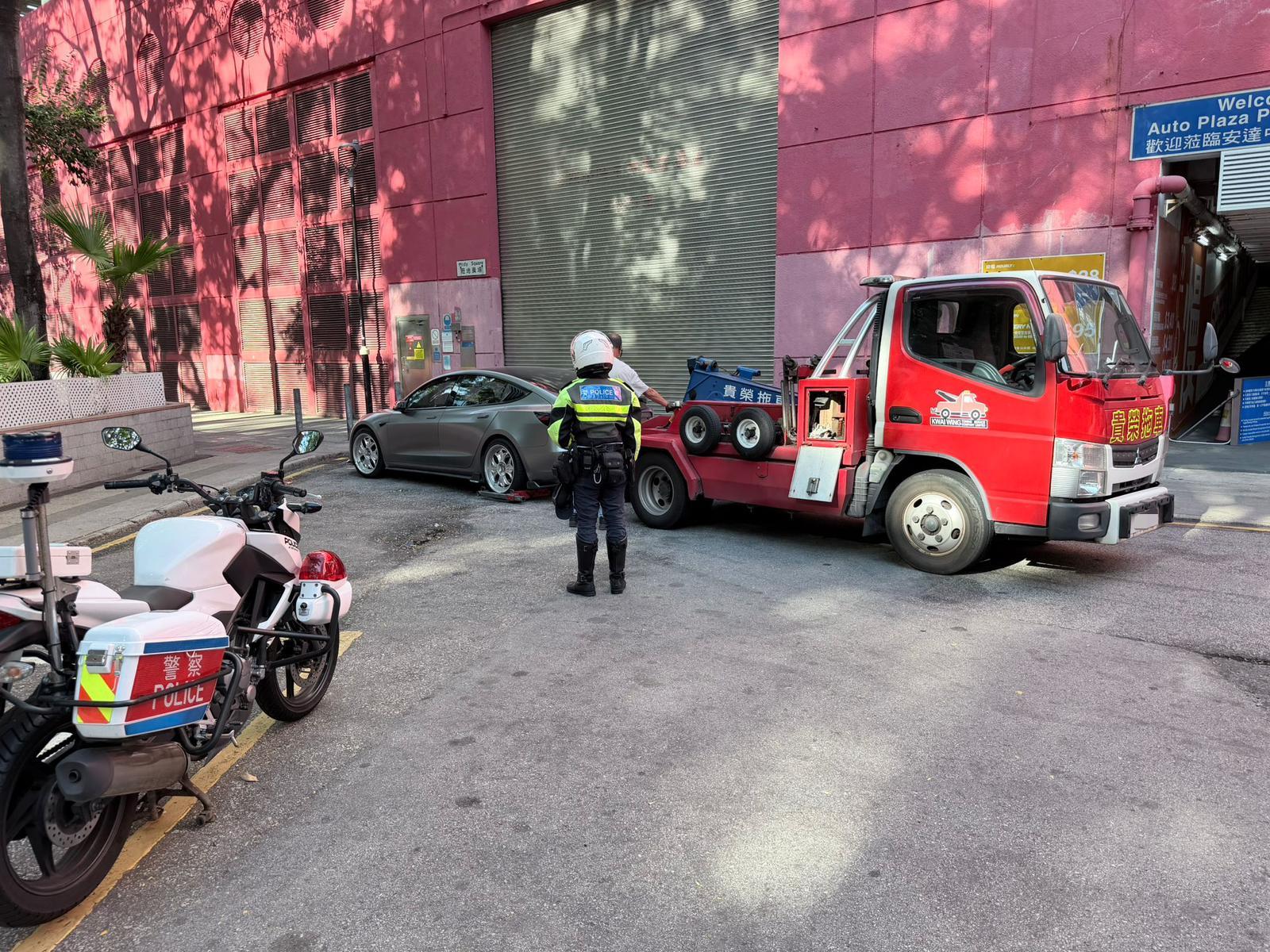 警油尖區打擊違泊發642張告票，39歲非華裔男涉4罪被捕。(警方圖片)