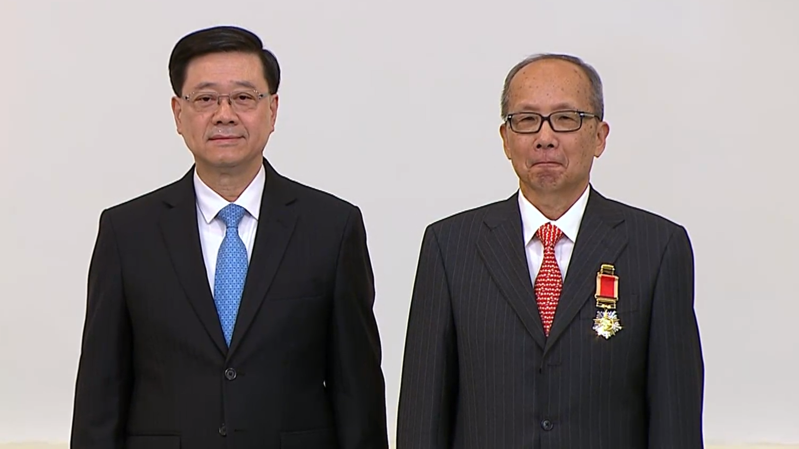 3人獲頒最高榮譽的大紫荊勳章，包括經濟日報集團主席兼創辦人馮紹波(圖)、旭日集團董事長楊釗及醫管局前主席梁智仁