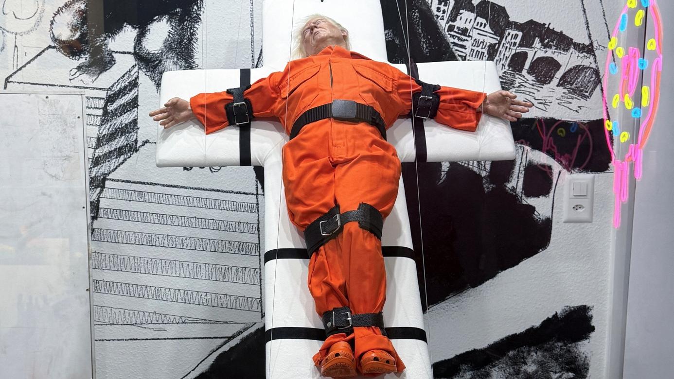 雕塑正於瑞士巴塞爾展出。(路透社)