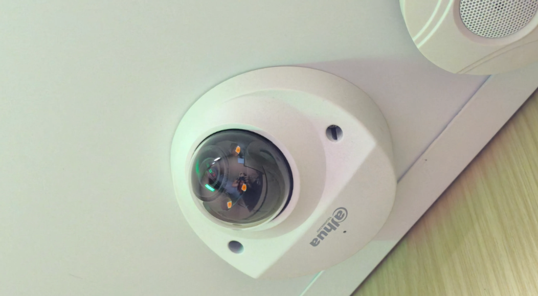 早前有網民投訴，指24/7 Fitness馬鞍山分店男洗手間附近安裝一個閉路電視鏡頭，擔心如廁時被攝錄(Threads)