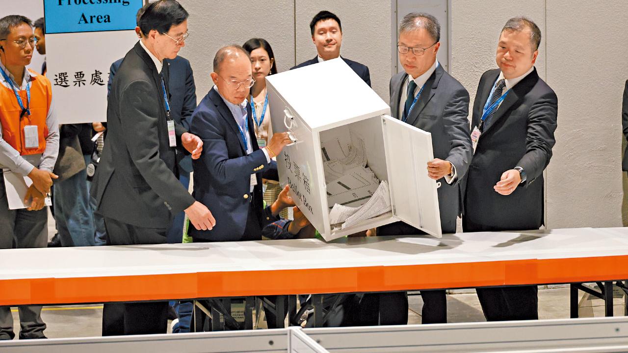 火災憂愁情緒下 立法會選舉順利完成 地方選區投票率達31.9%勝上屆