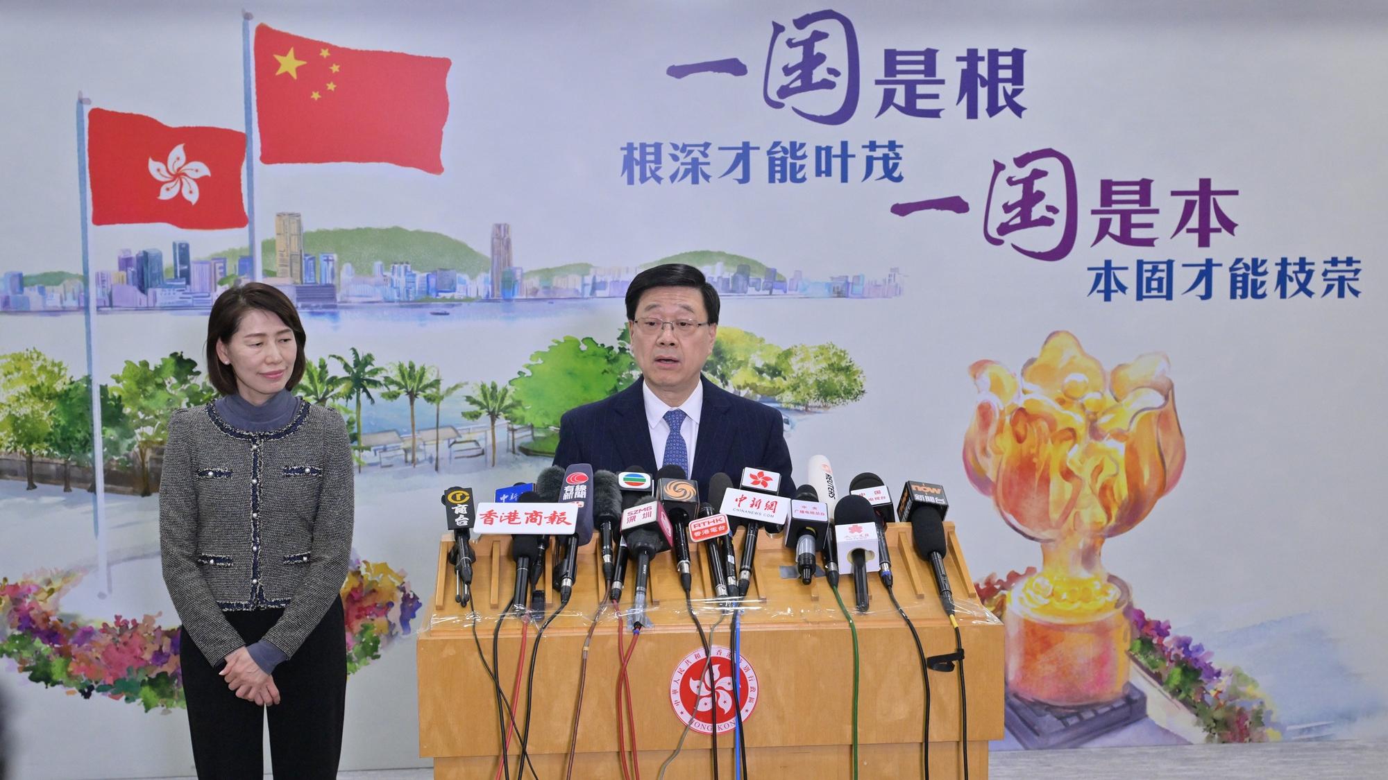 李家超述職後會見傳媒。(政府新聞處)