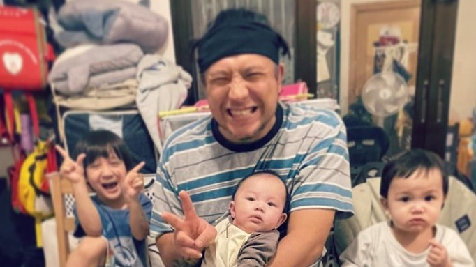 張致恒平安夜被網民提避孕 霸氣回應：結紮咗好耐清朝返嚟呀你？