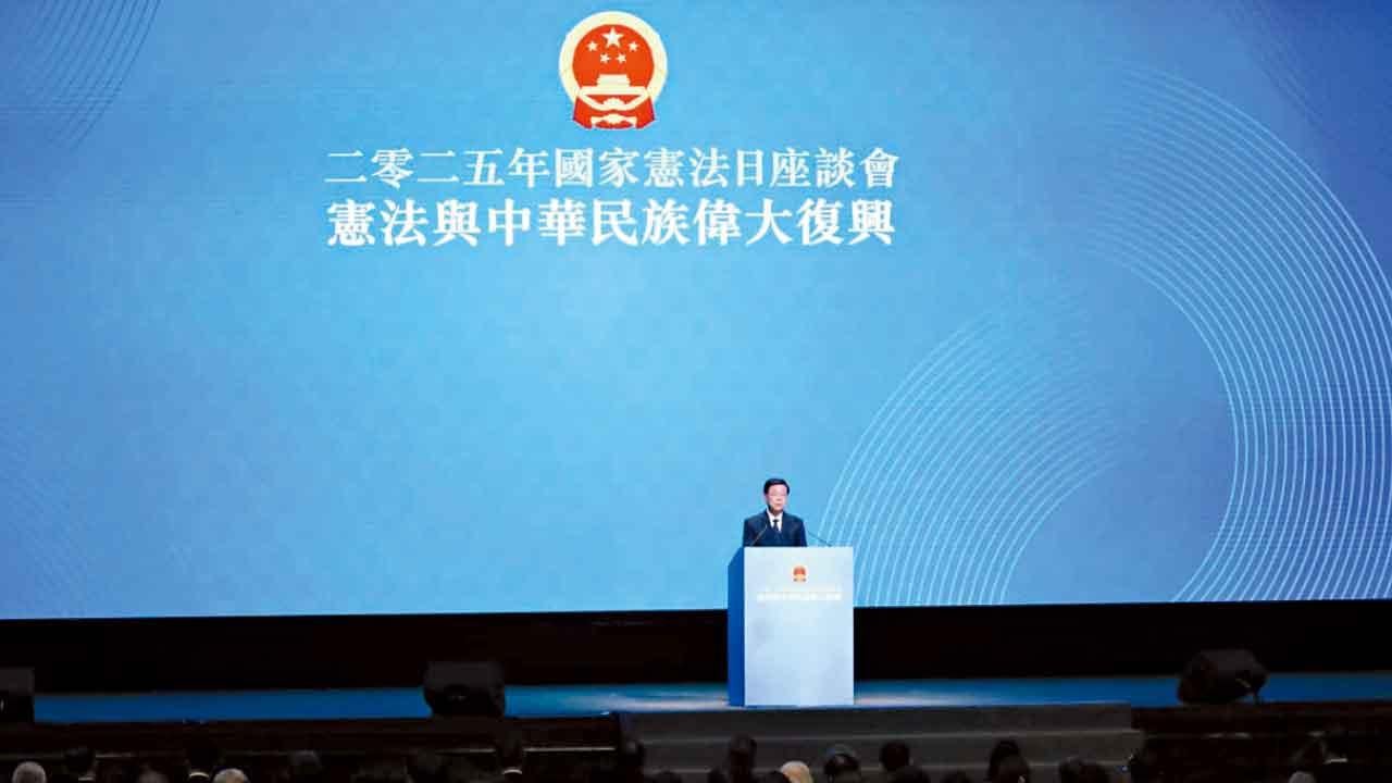 國家憲法日座談會前為宏福苑死者默哀 李家超︰火災使我更相信憲法精神及法治