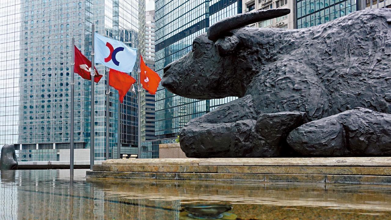 明日再多3隻新股掛牌，其中諾比侃暗盤升近3倍，一手賺逾萬元，中籤率僅3%。