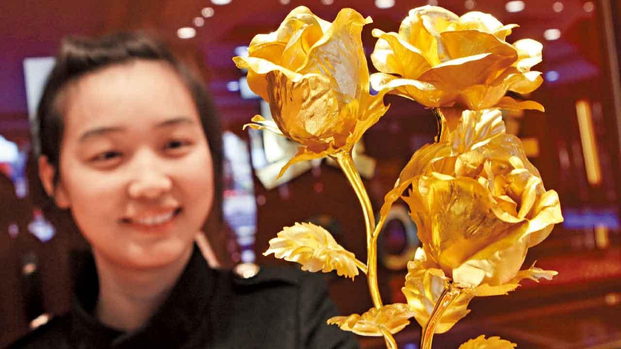 近半世紀最強！黃金年漲七成 飾金逼5萬關