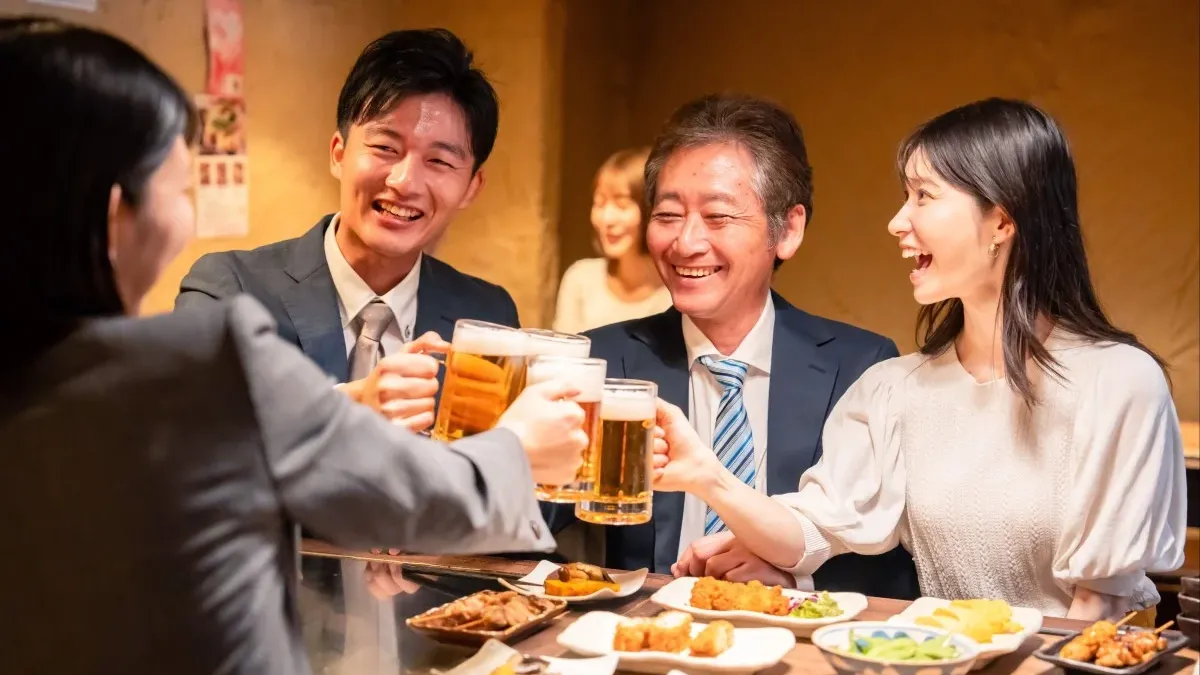 在節慶期間，若感到壓力升高、情緒不穩，或出現酒後情緒失控、記憶斷片，甚至長期依賴酒精紓壓的情況，都應及早尋求專業精神專科協助，以健康身心迎接新的一年。