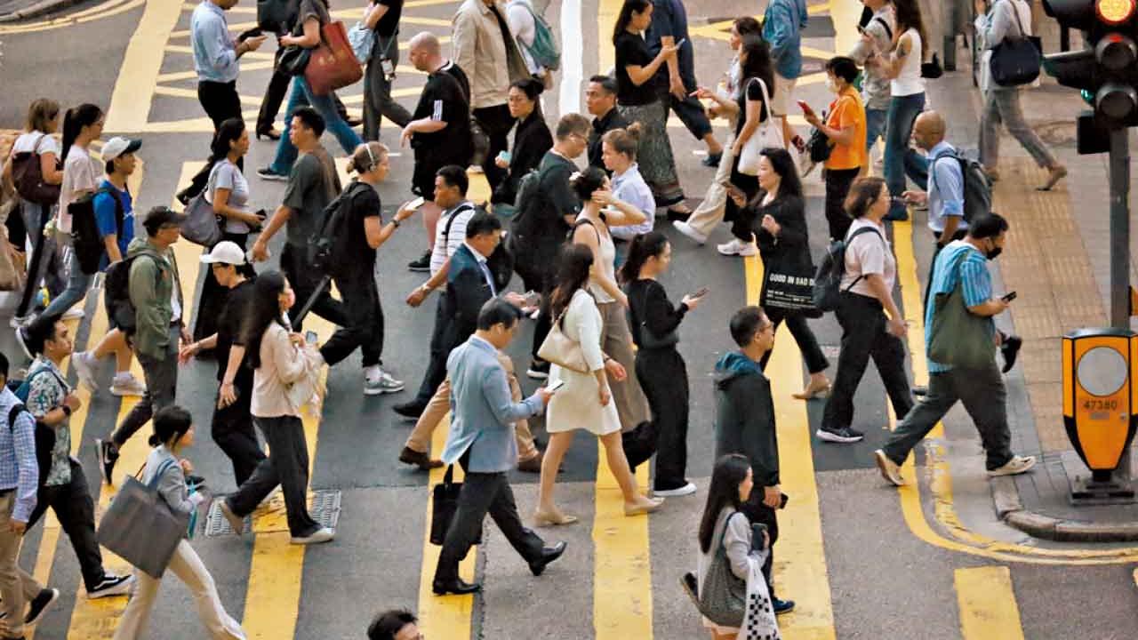 料本港今年經濟增長加速至3.2%  陳茂波：防範黑天鵝灰犀牛