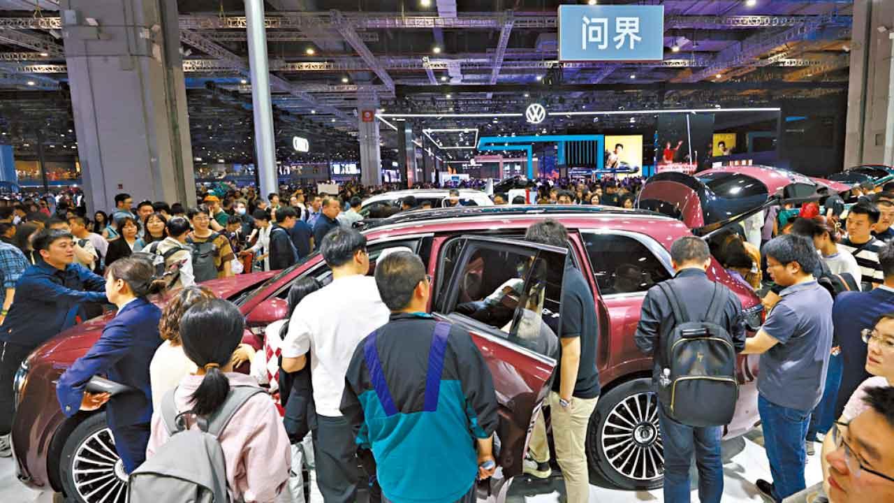 中國專題｜「十五五」開局重點消費領域 內地新能源智能車幾個大趨勢