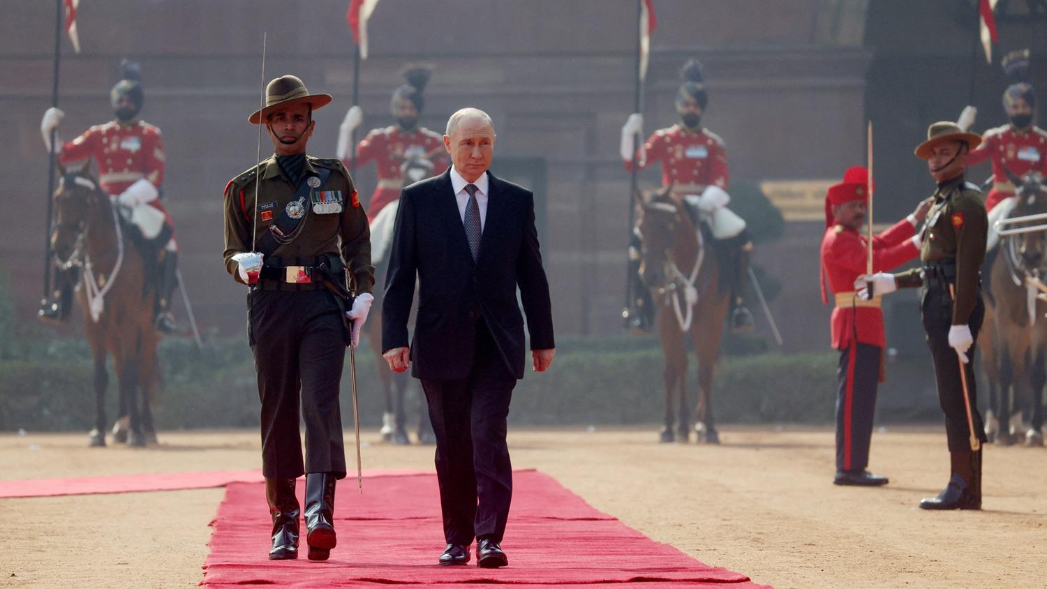 普京到達印度接受歡迎儀式。(路透社)