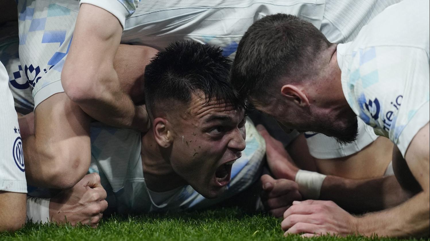 拿達路馬天尼斯為國際米蘭建功，以2:1擊敗熱拿亞上榜首。(路透社)