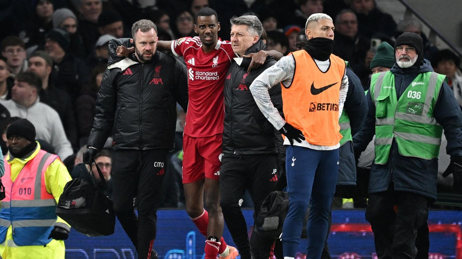 伊沙克在對熱刺攻入一球後重傷。(路透社)