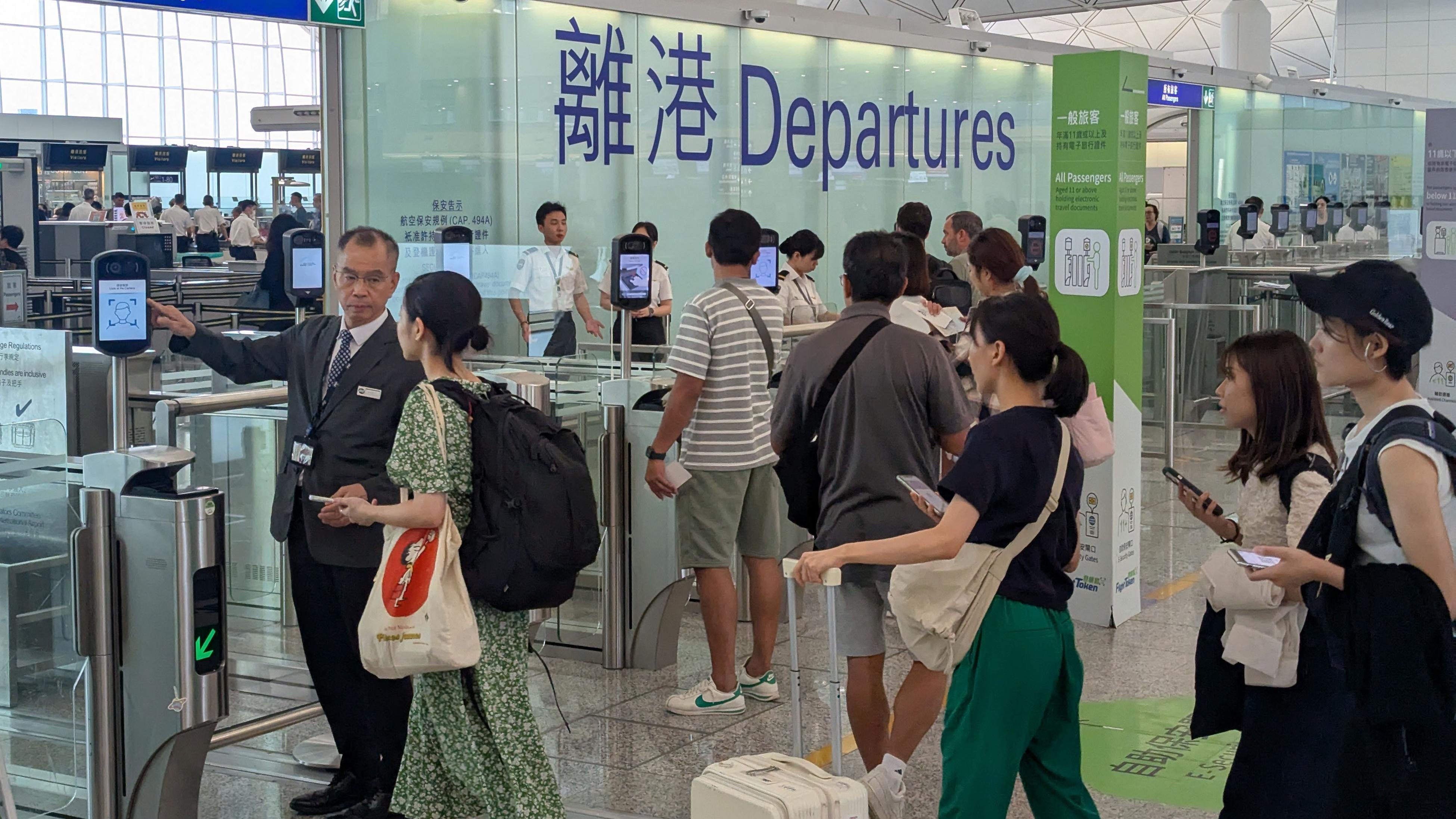 Trip.com發布其年度旅遊趨勢報告，港人今年平均外遊飛3次，日台泰繼續穩佔出境旅遊目的地三甲。