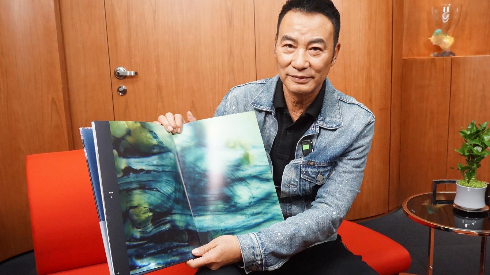 任達華愛逛花園街收集凋謝花朵 寄語香港新一代擁抱AI等新科技