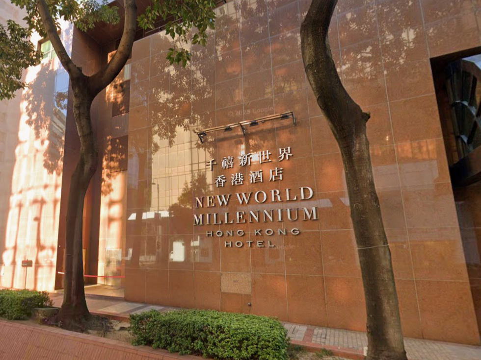 千禧新世界香港酒店婚禮晚宴31人腹瀉，揭乳豬過早製作。(Google街景截圖)