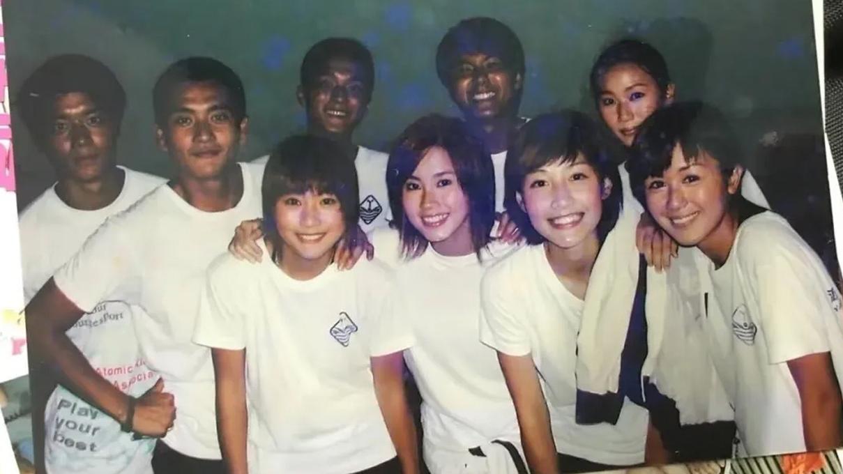 戀愛自由式舊照瘋傳 網民笑言鄧麗欣唐寧「去非洲探訪」獲傅穎本尊回應