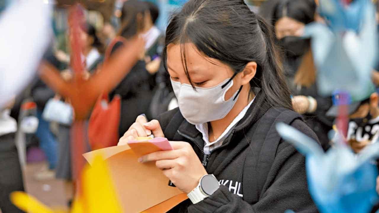 宏福苑罹難者頭七 家屬路祭 市民到場悼念