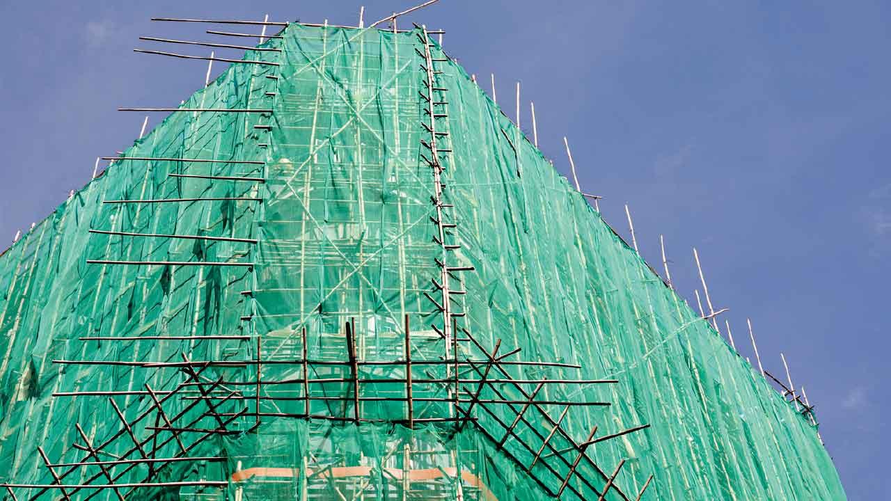 港島兩項目棚網報告涉造假 大維修樓宇3日內須拆棚網