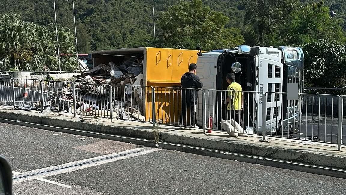 沙田大涌橋路發生車禍。（fb「馬路的事 (即時交通資訊台)」圖片）