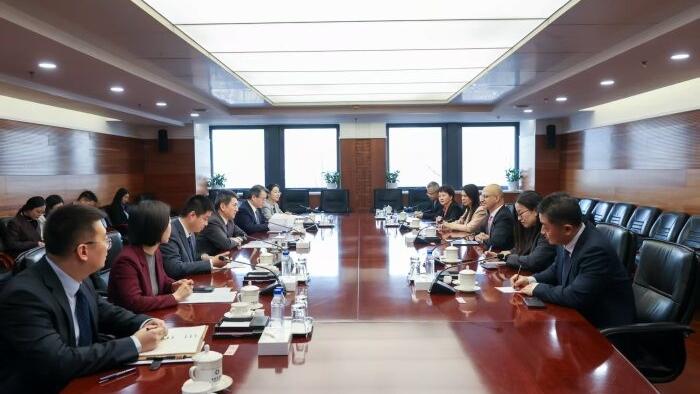 李成鋼晤美國蘋果首席營運官 冀繼續深耕中國市場